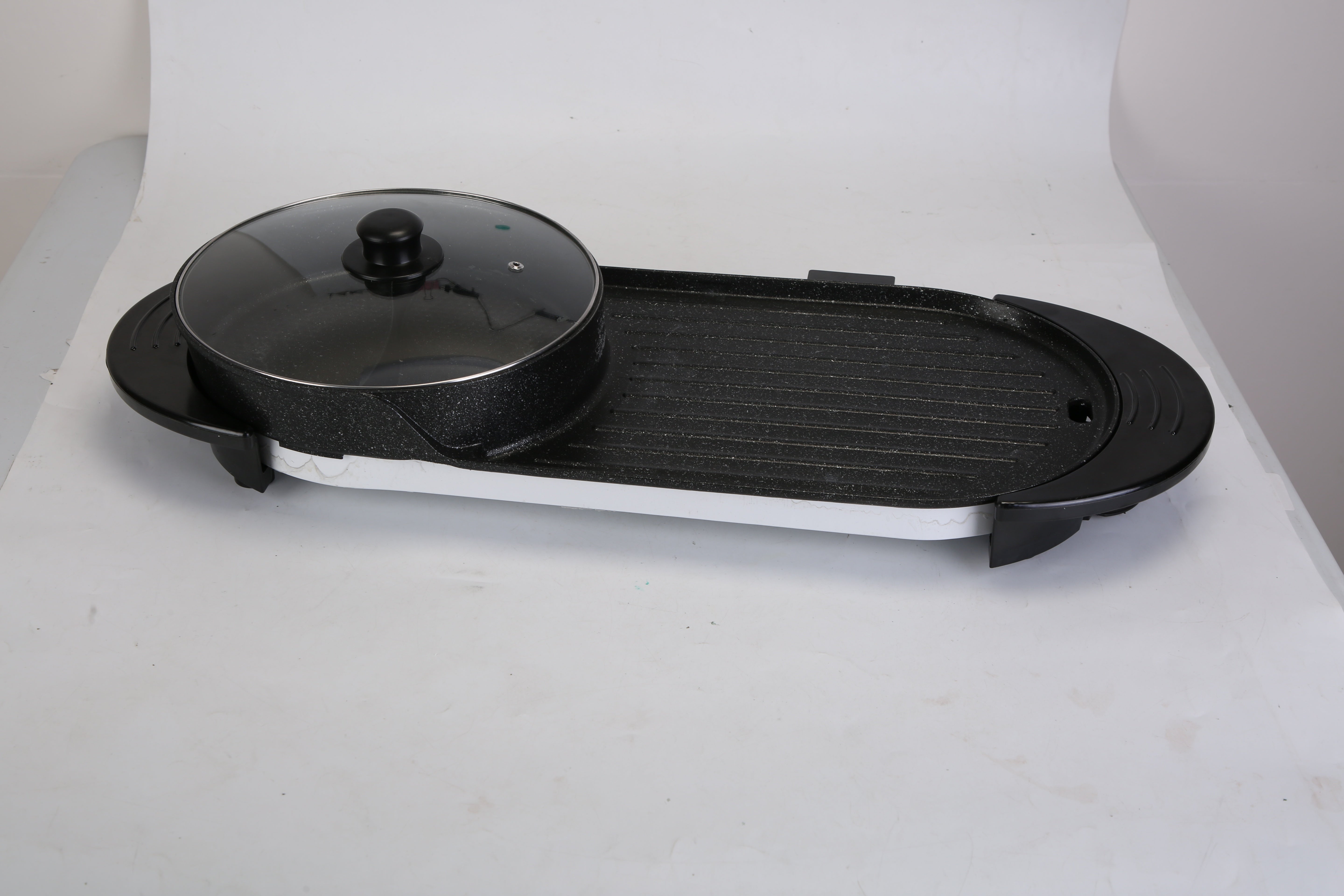 2200W  2 In 1 Electric Hot Pot With BBQ Grill Cooker Smokeless Non-Stick Korean BBQ Grill Shabu Shabu Hot Pot With Independent Temperature Control 5 Gears Firepower For 2-10 People